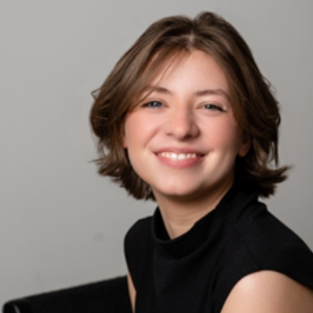 Disney's Frozen 13 Kelly Lomonte Bio IMg