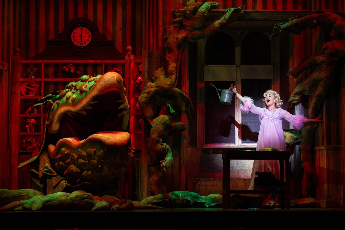 Set & Prop Rentals Section iMg